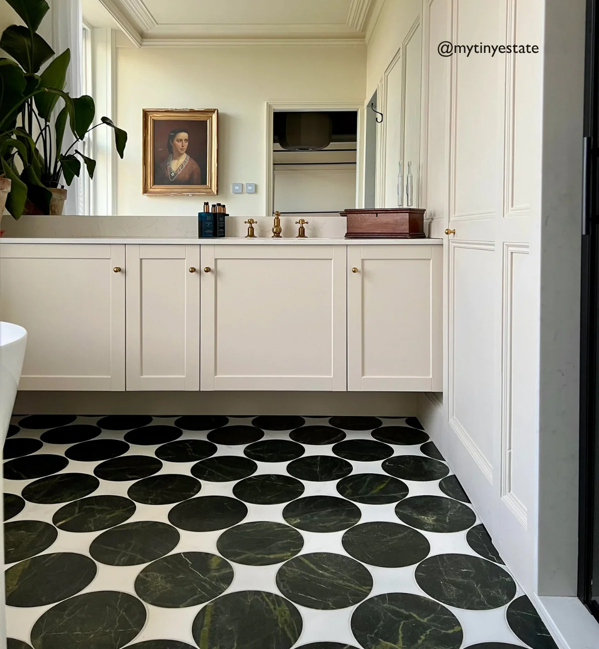 Blends Verde Circle Marble Tile - Image 2