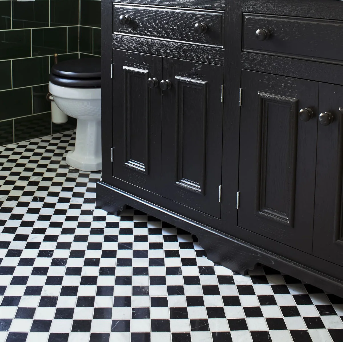 Chequers Court 4.8sq White & Black bevelled edge - Image 3