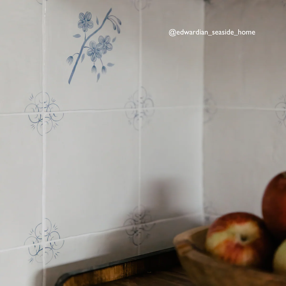 English Delft Butterfly 1 Blue Gloss Tile - Image 5
