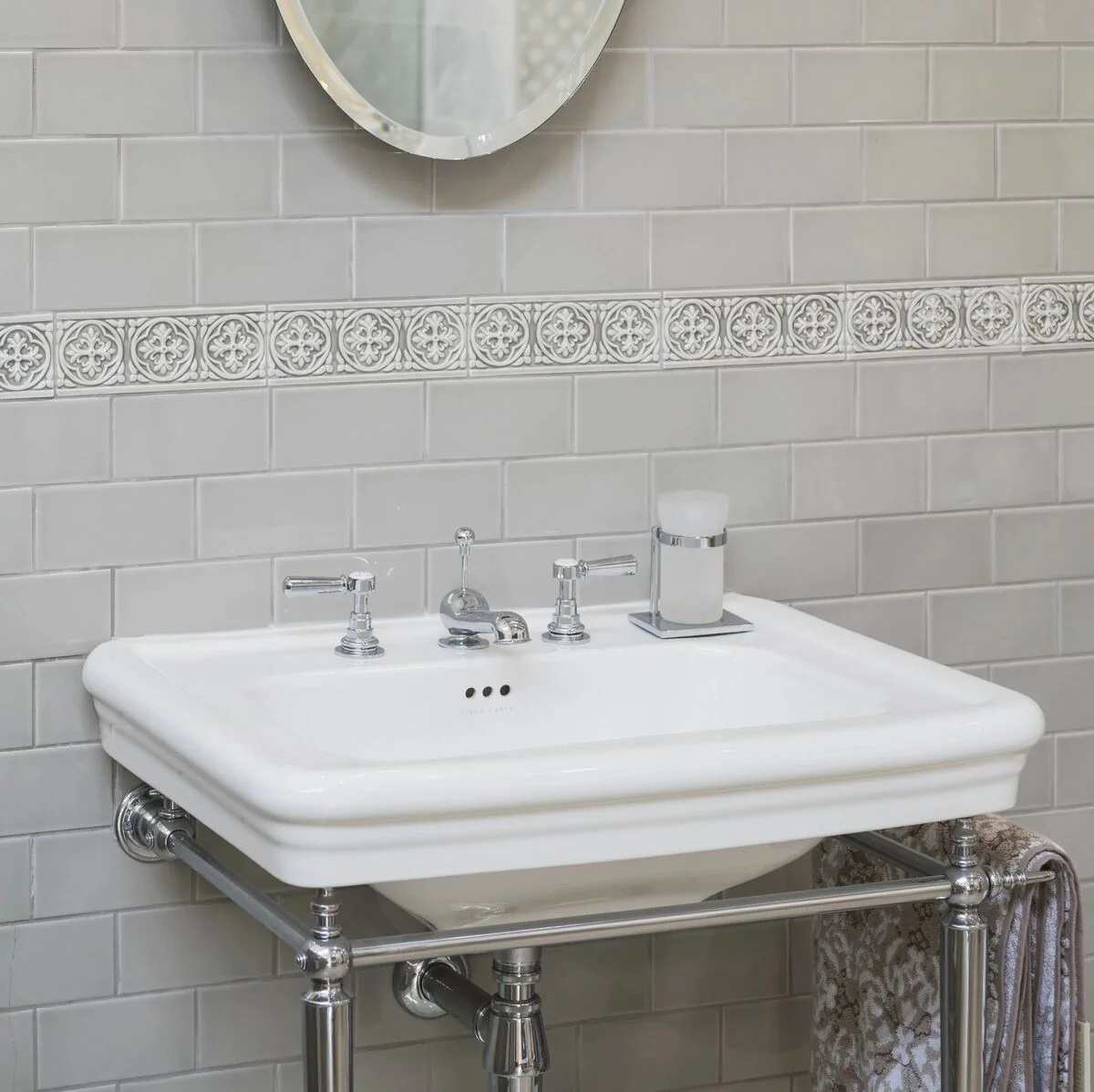 Giralda Niebla Grey Glazed Border - Image 3
