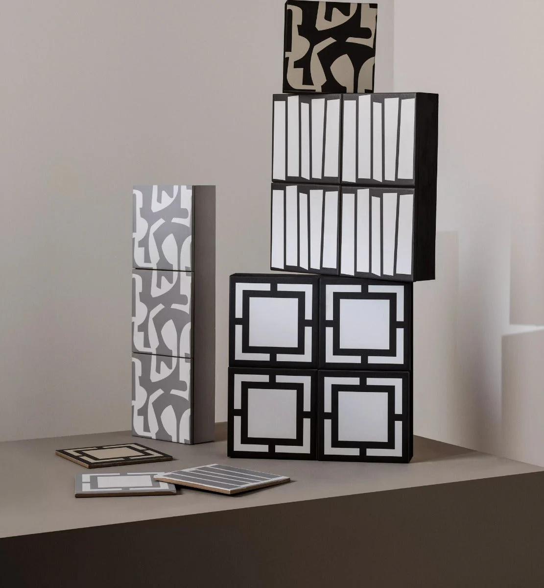 Kelly Hoppen Signature Black and White - Sample - Image 2