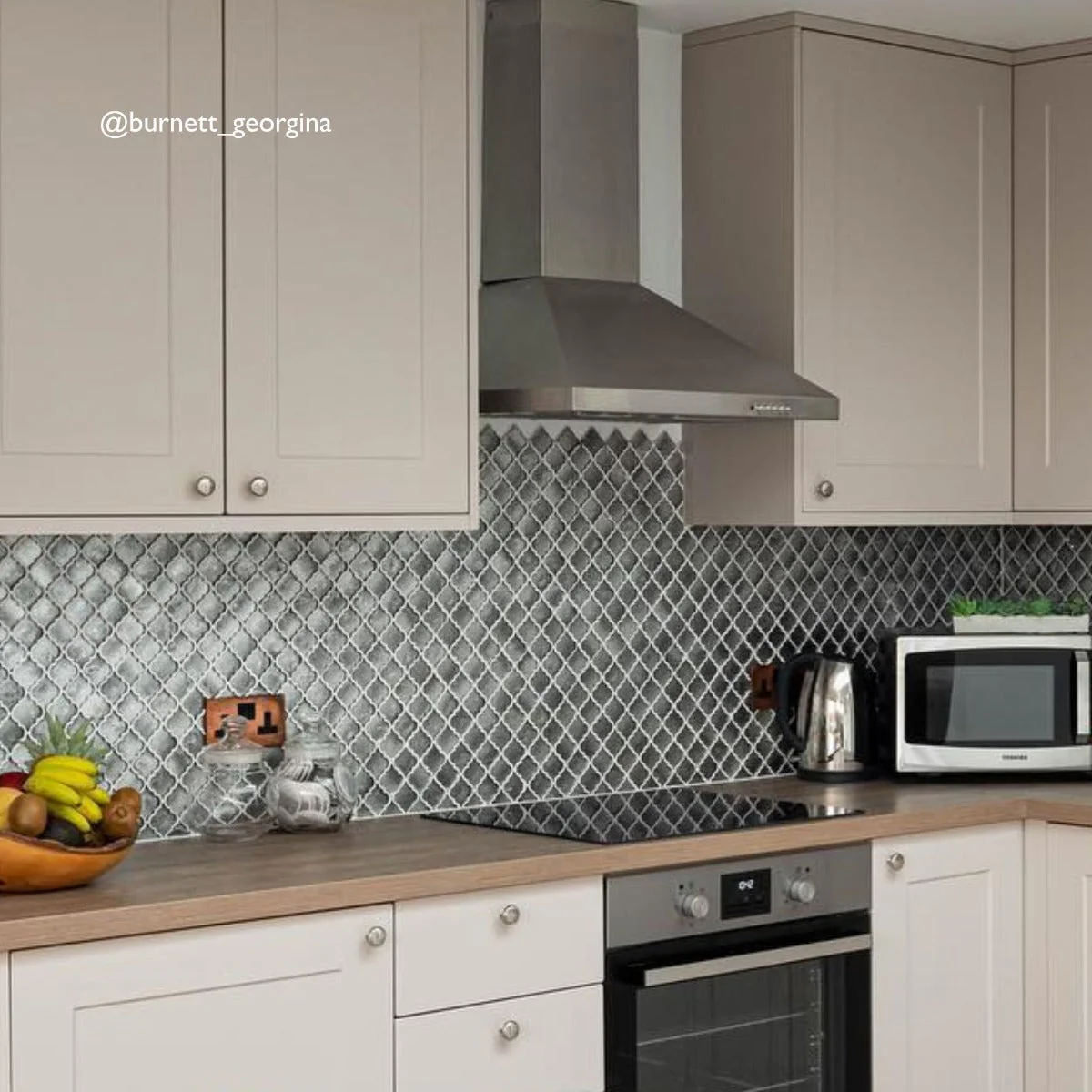 Metallic Vitreum Argentum Arabesque Silver Glass Tile - Image 3