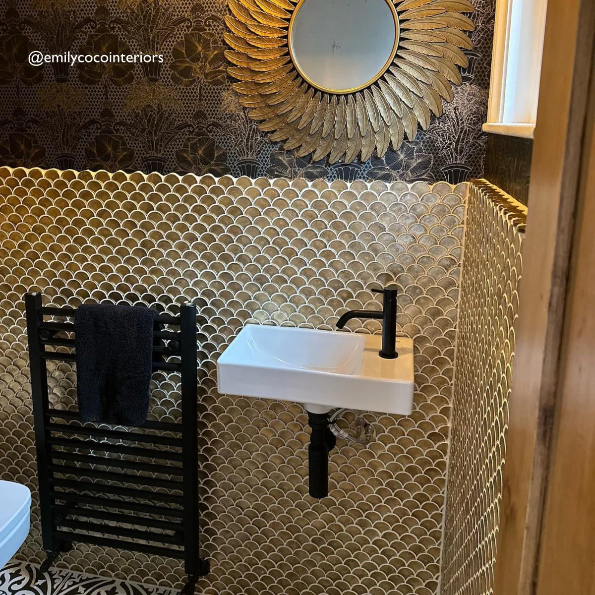 Metallic Vitreum Aurum Fan Gold Glass Tile - Image 4
