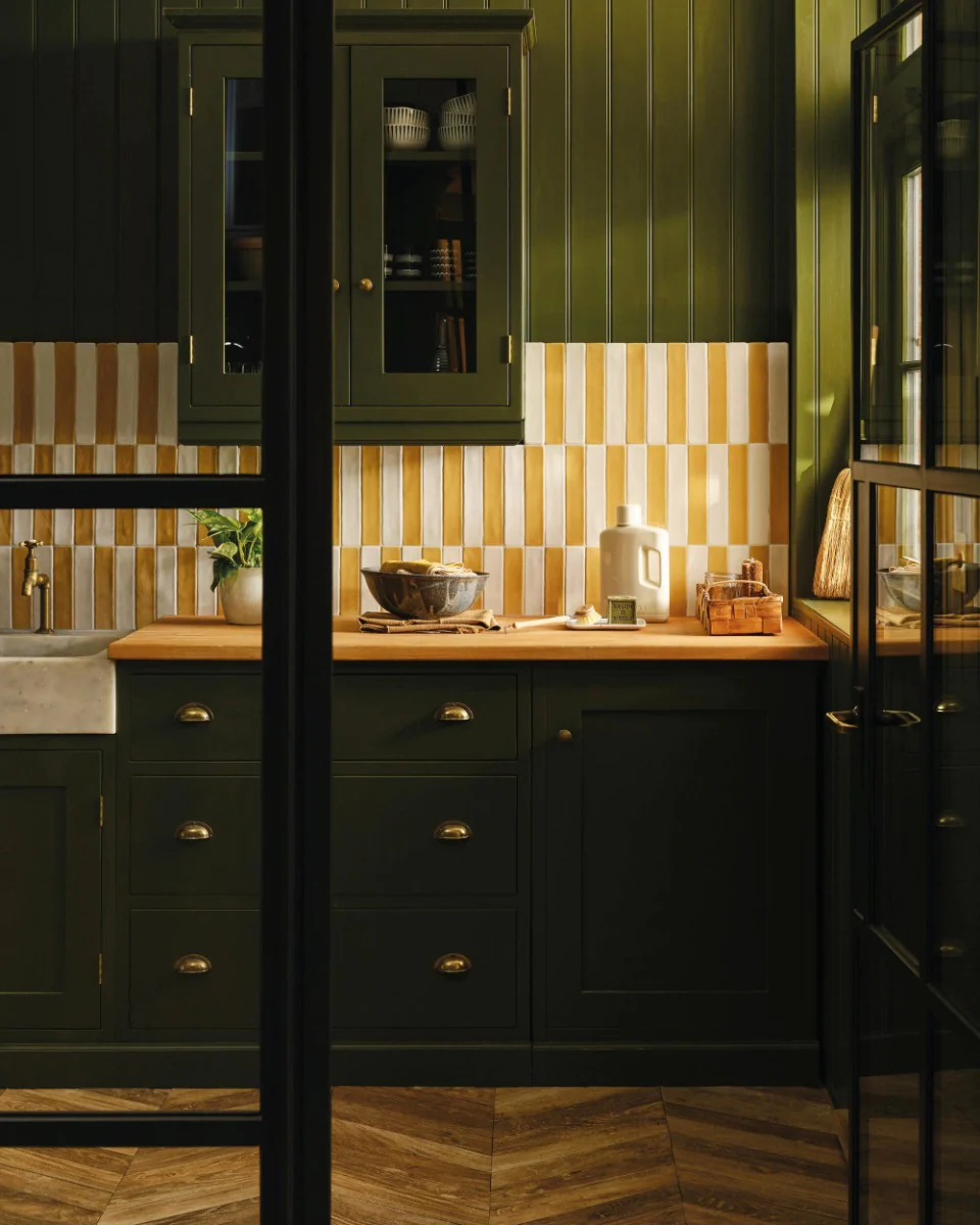 Southwold Chevron Oak Wood Effect Tile - Image 2