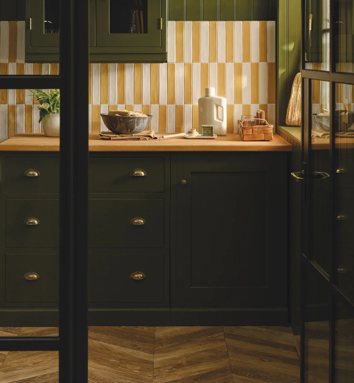 Southwold Chevron Oak Wood Effect Tile - Image 3